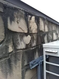 薬石外壁 洗浄前 新潟市 お菓子屋