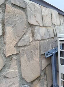 薬石外壁の洗浄後 石の風合いが蘇った新潟市のお菓子屋