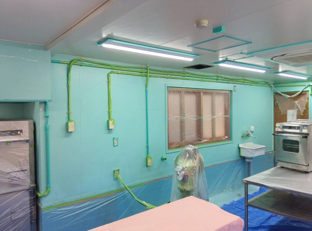 【新潟市 お菓子屋さん改修工事】水性ケンエースで快適＆清潔に✨内部塗装で明るい空間へ