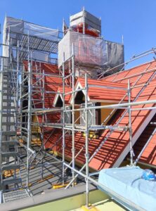 屋根全面のサビ止め塗装完了後の様子（新潟市 お菓子屋さん）